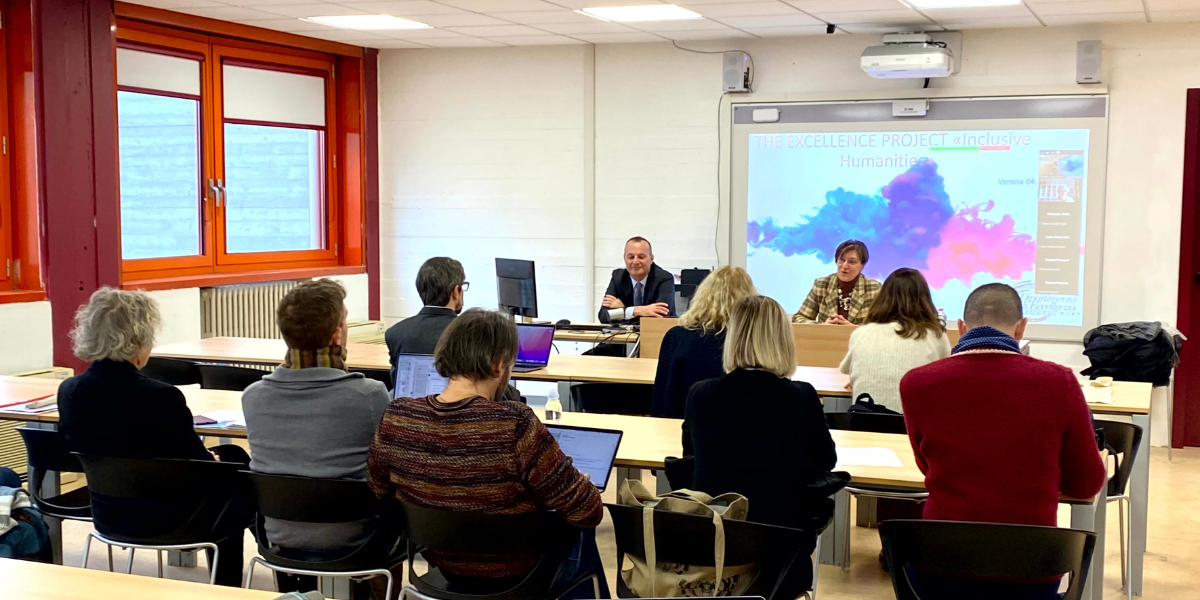 I docenti Salgaro e Facchinetti alla cattedra dell'aula Co-Working per il primo meeting con l'Advisory Board, seduto in prima fila