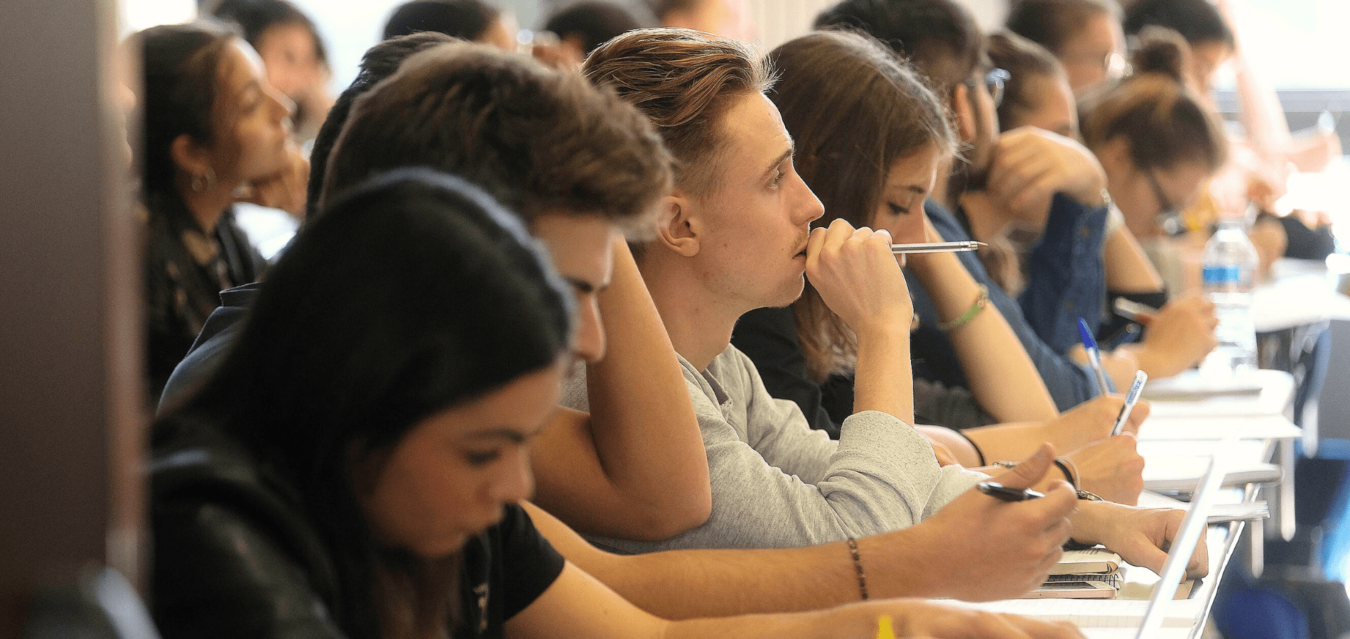 studenti dell’Università di Verona che ascoltano una lezione