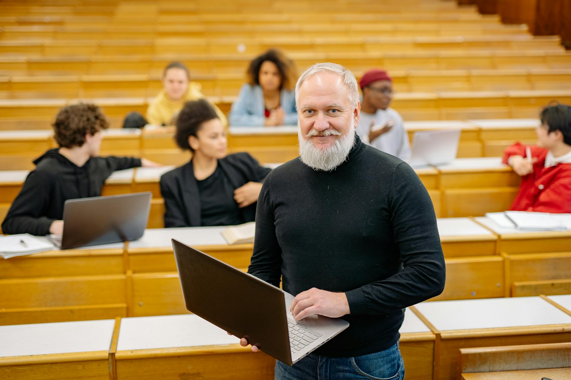 Integrazione di incarichi di insegnamento e visiting professors di alta specializzazione nell’offerta formativa