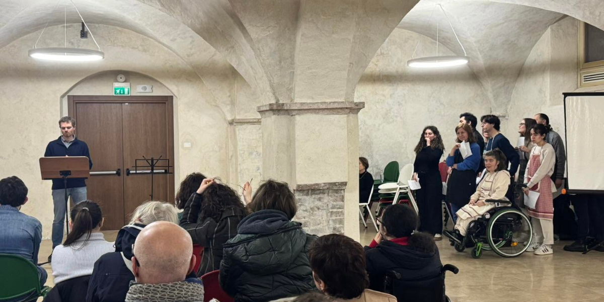 Manuel Boschiero presenta gli attori e le attrici del reading